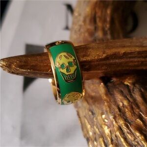 NWOT Alexander McQueen Gold and Green Enamel Ring